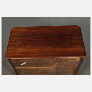 Klassizistische Kommode