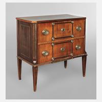 Klassizistische Kommode111