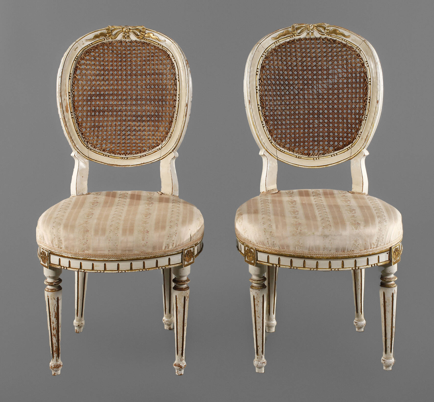 Paar klassizistische Stühle