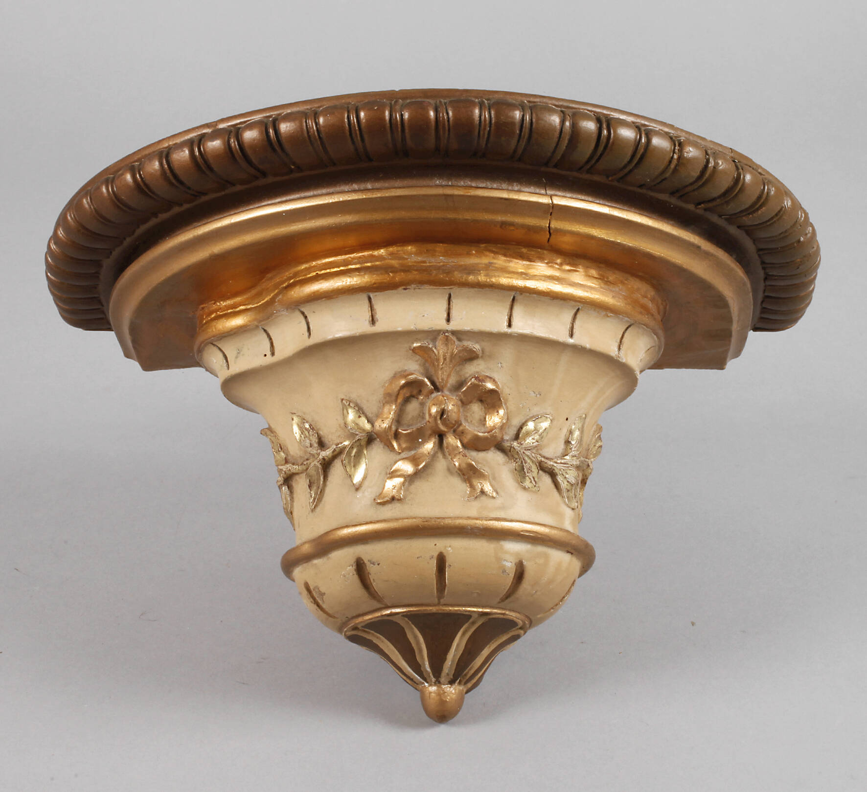 Geschnitzte Wandkonsole