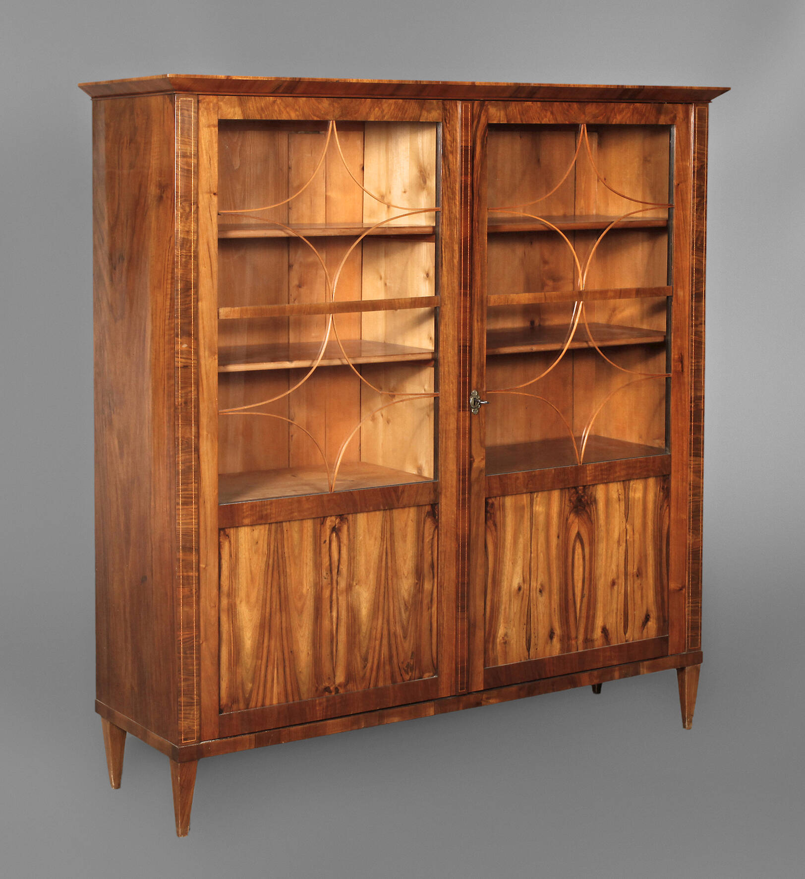 Große Biedermeiervitrine