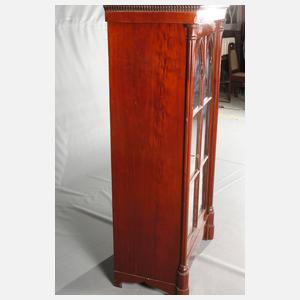 Neogotische Vitrine