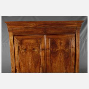 Großer Dielenschrank