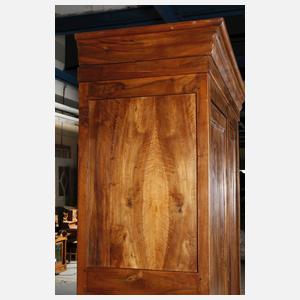 Großer Dielenschrank