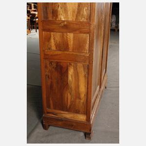 Großer Dielenschrank