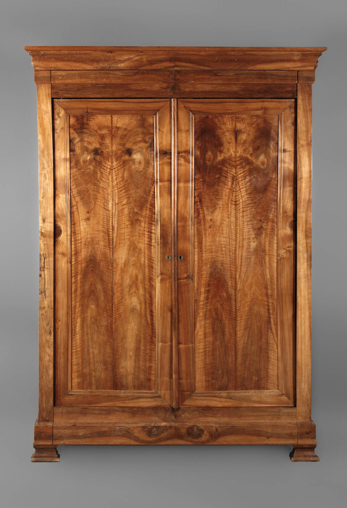 Großer Dielenschrank