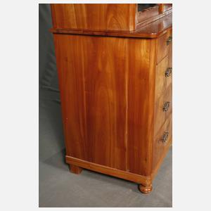 Vitrine mit Glasaufsatz