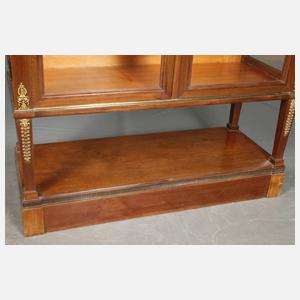 Neoklassizistische Vitrine