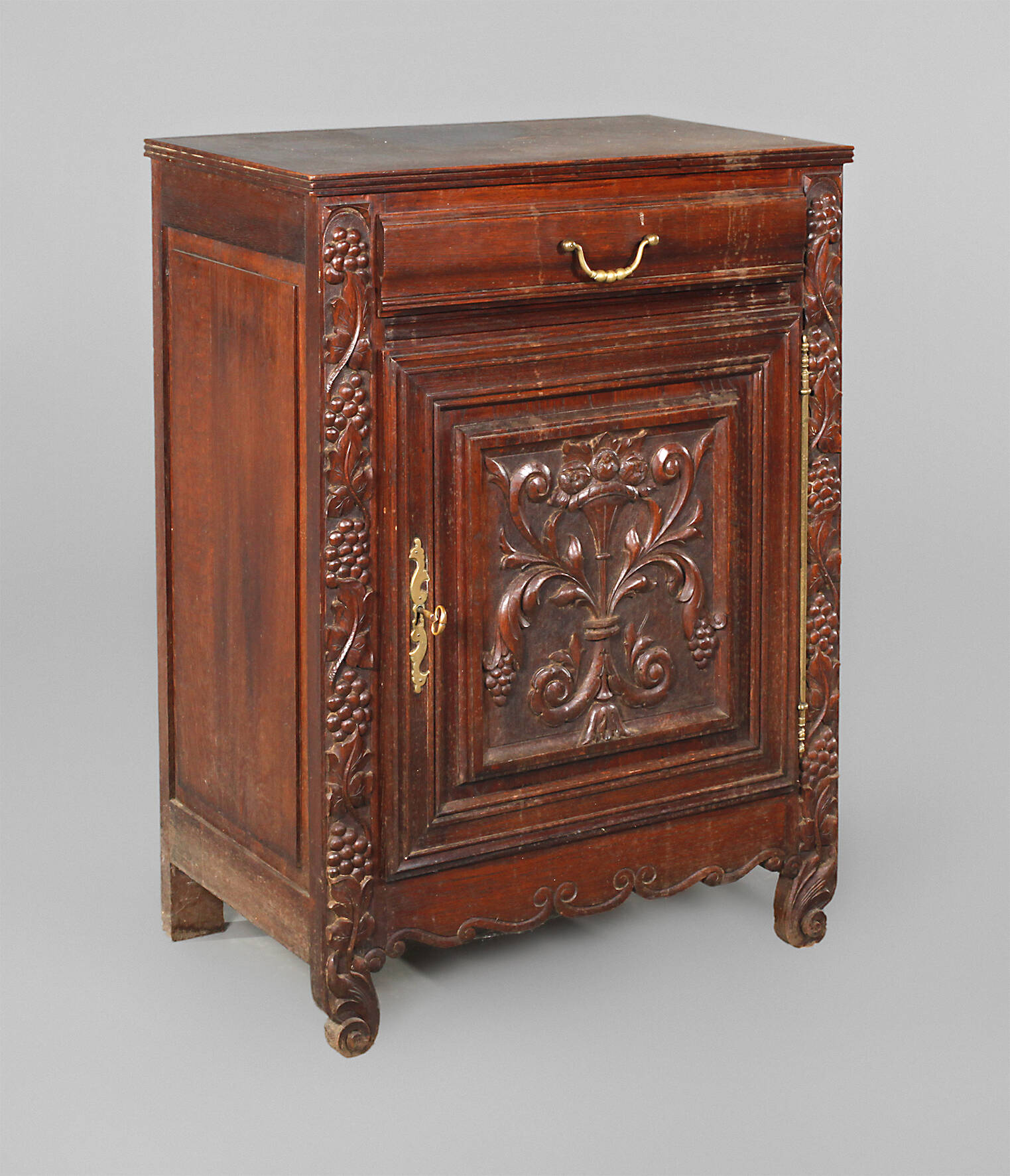 Halbschrank im Barockstil