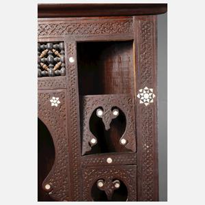 Maurischer Eckschrank