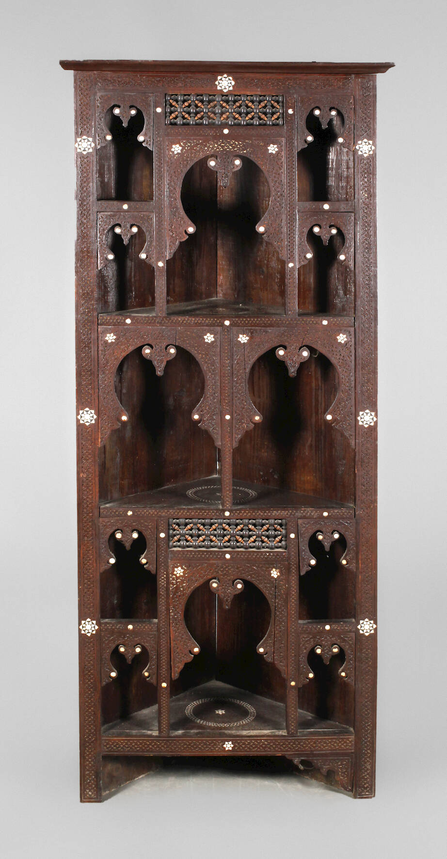 Maurischer Eckschrank