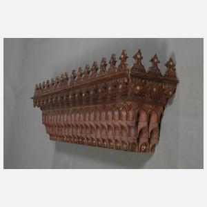 Bekrönung eines Spiegels