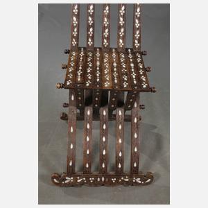 Paar maurische Scherensessel