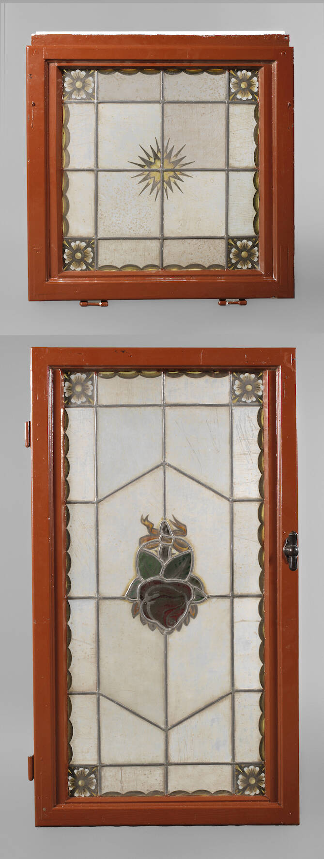 Zwei Bleiglasfenster