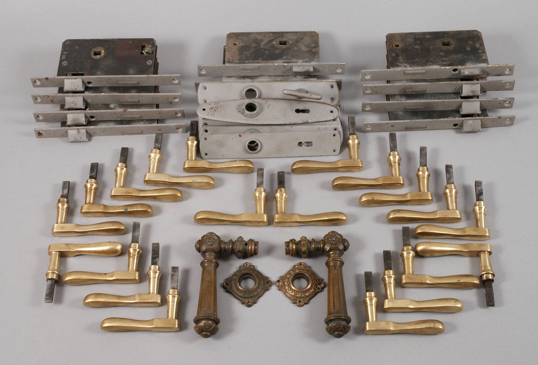 Posten Türbeschläge aus dem Wettiner Hof