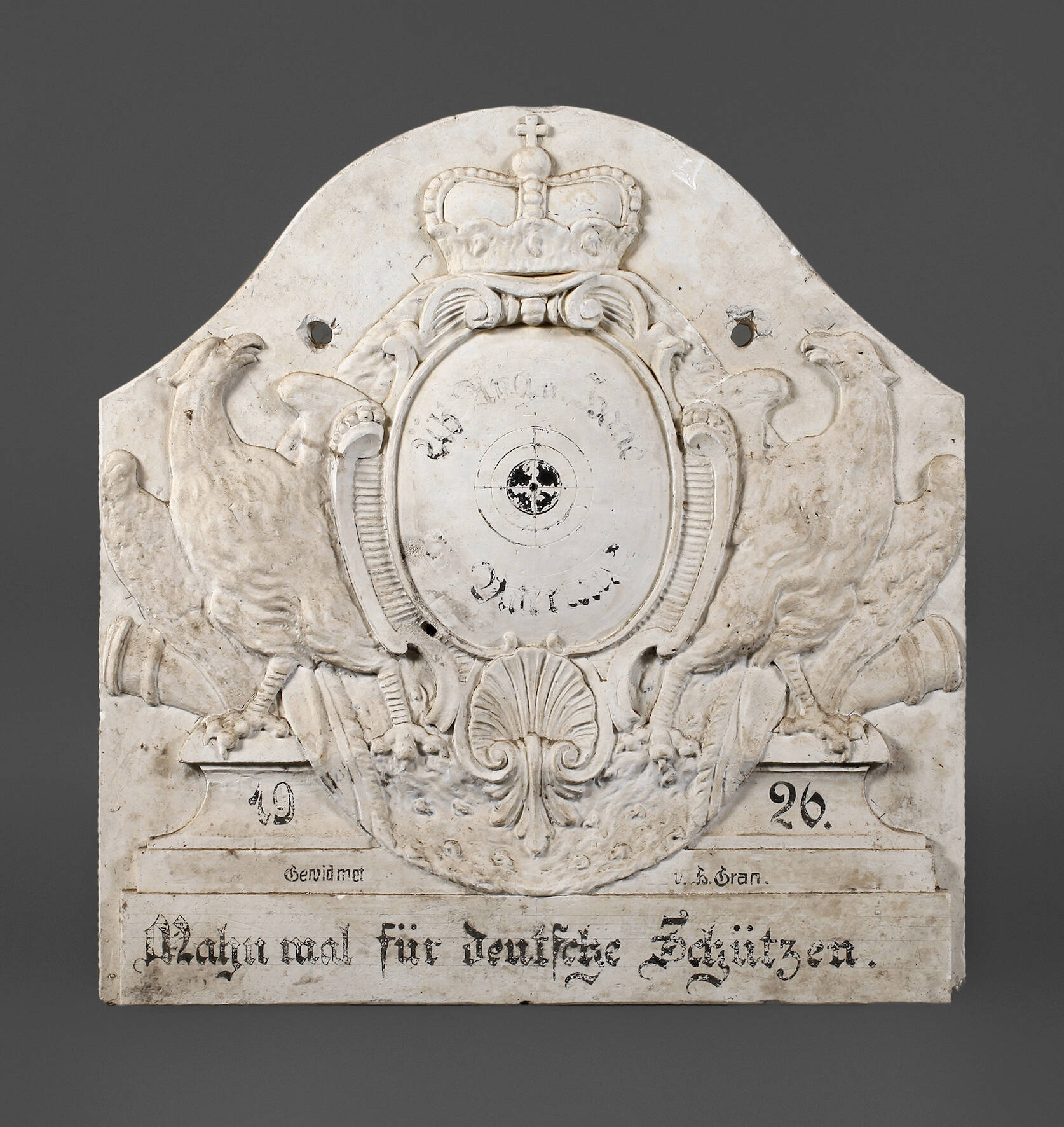 Wandrelief mit Wappendarstellung