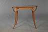 Intarsierter Beistelltisch