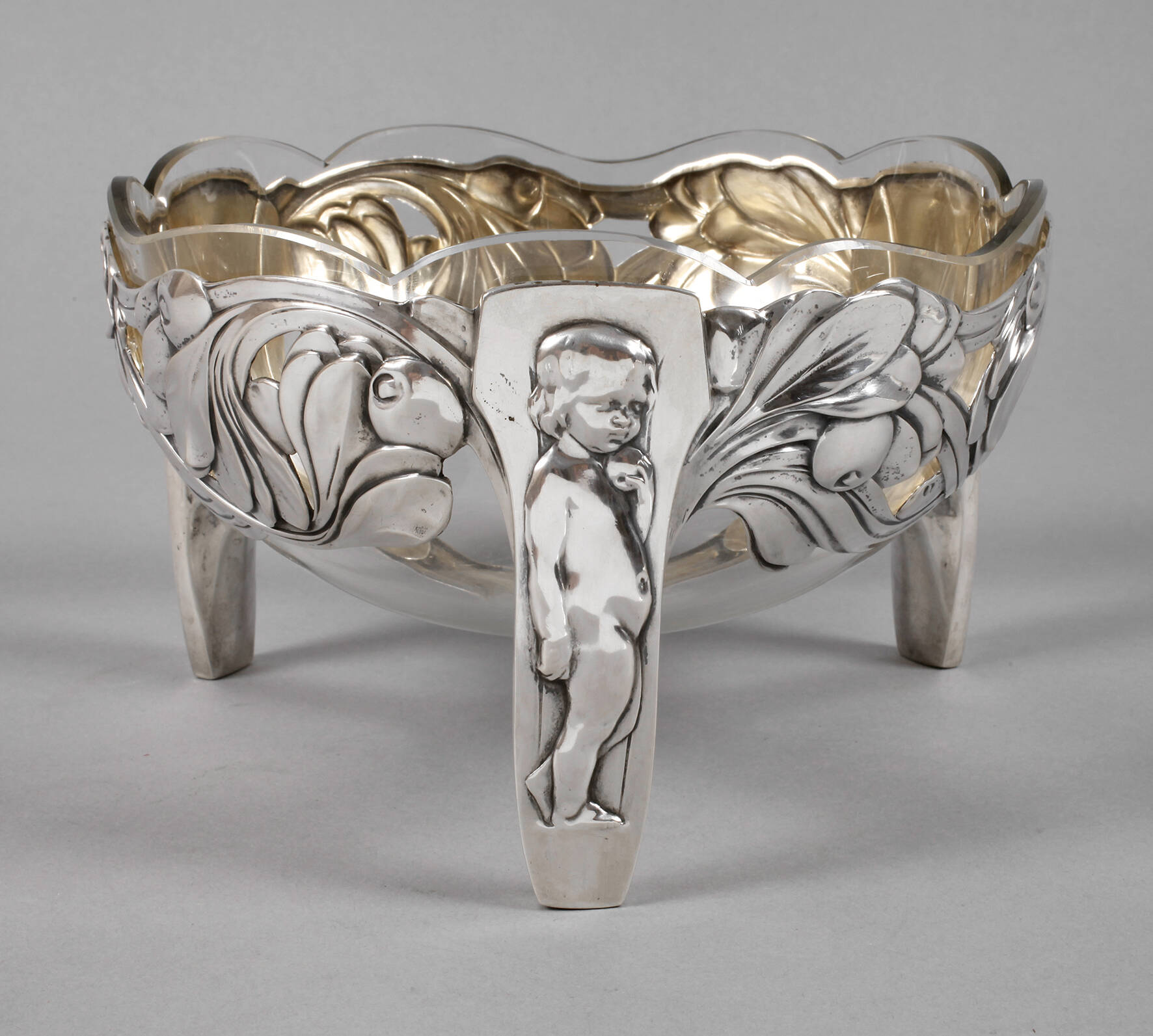 Silberschale mit Putten