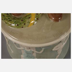 Weinberger Fußballfigur mit Girlande