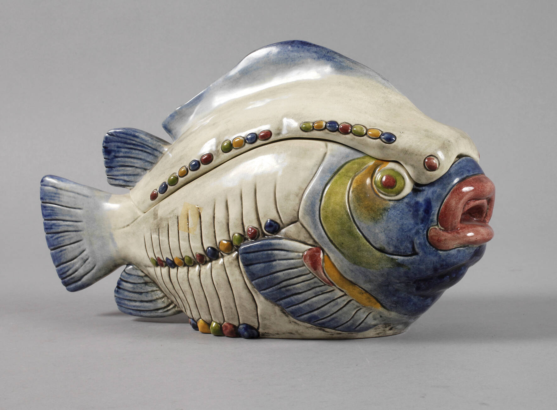 Deckelterrine aus einem Fischservice