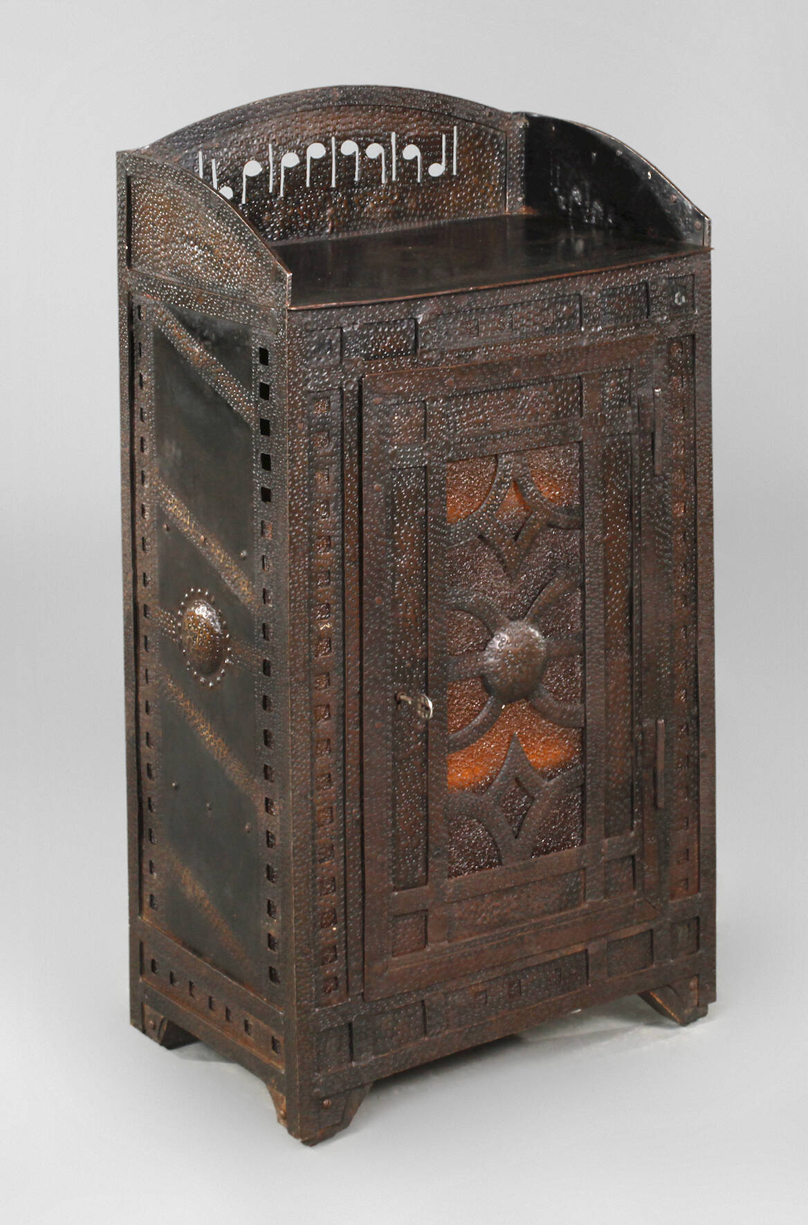 Kleines Notenschränkchen Art déco