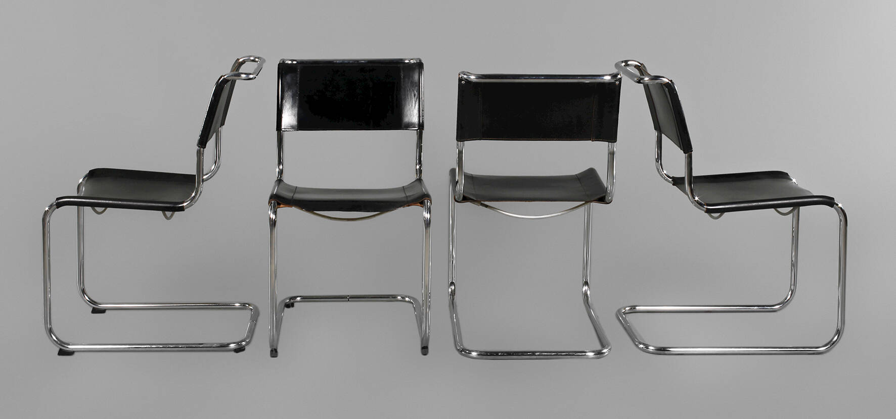 Vier Freischwinger Thonet