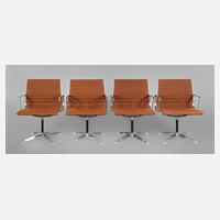Vier Eames Chairs111