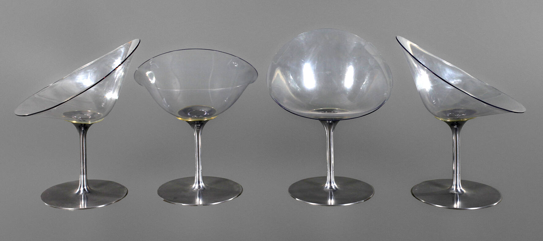 Vier Stühle Philippe Starck