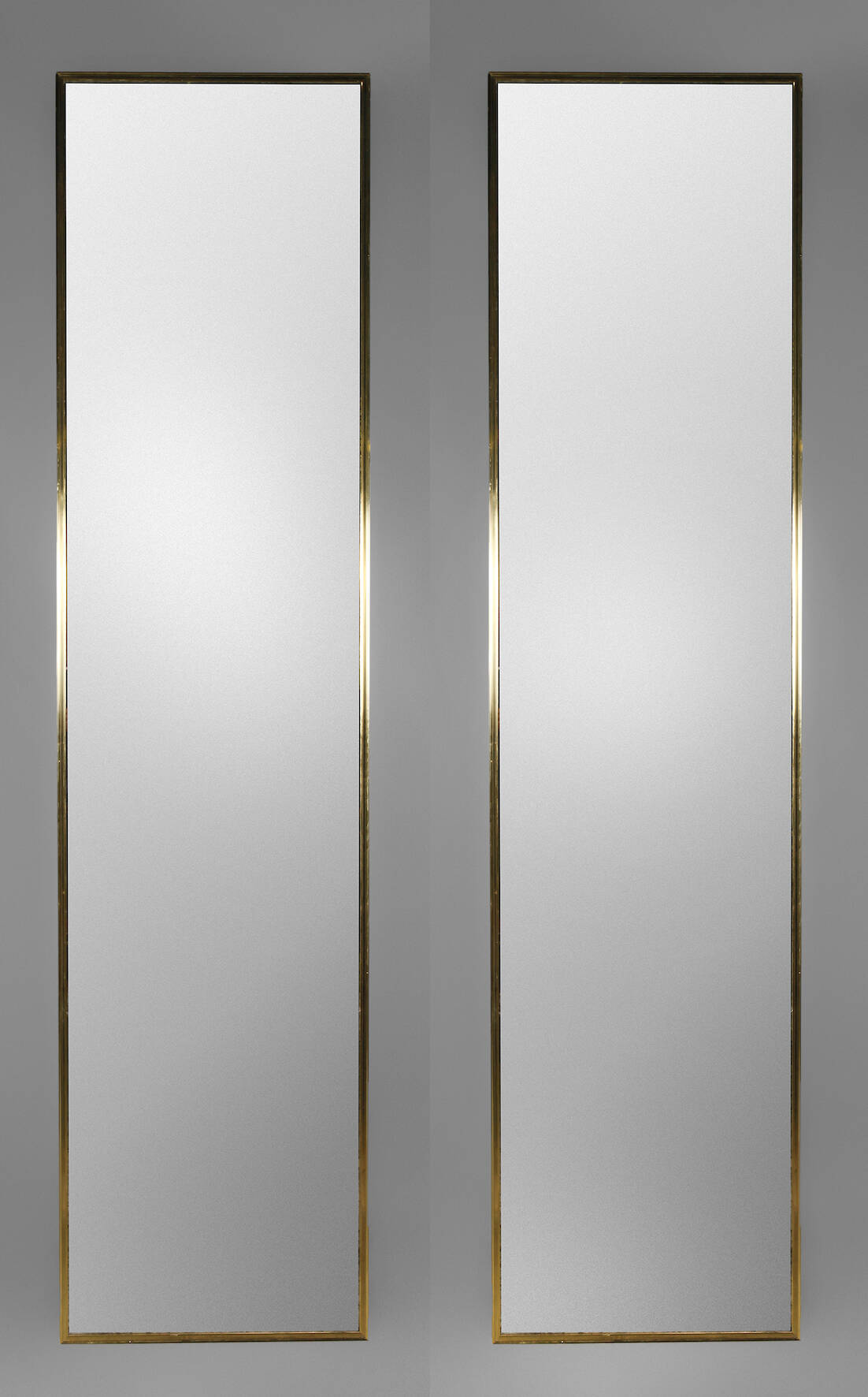Paar übergroße Spiegel