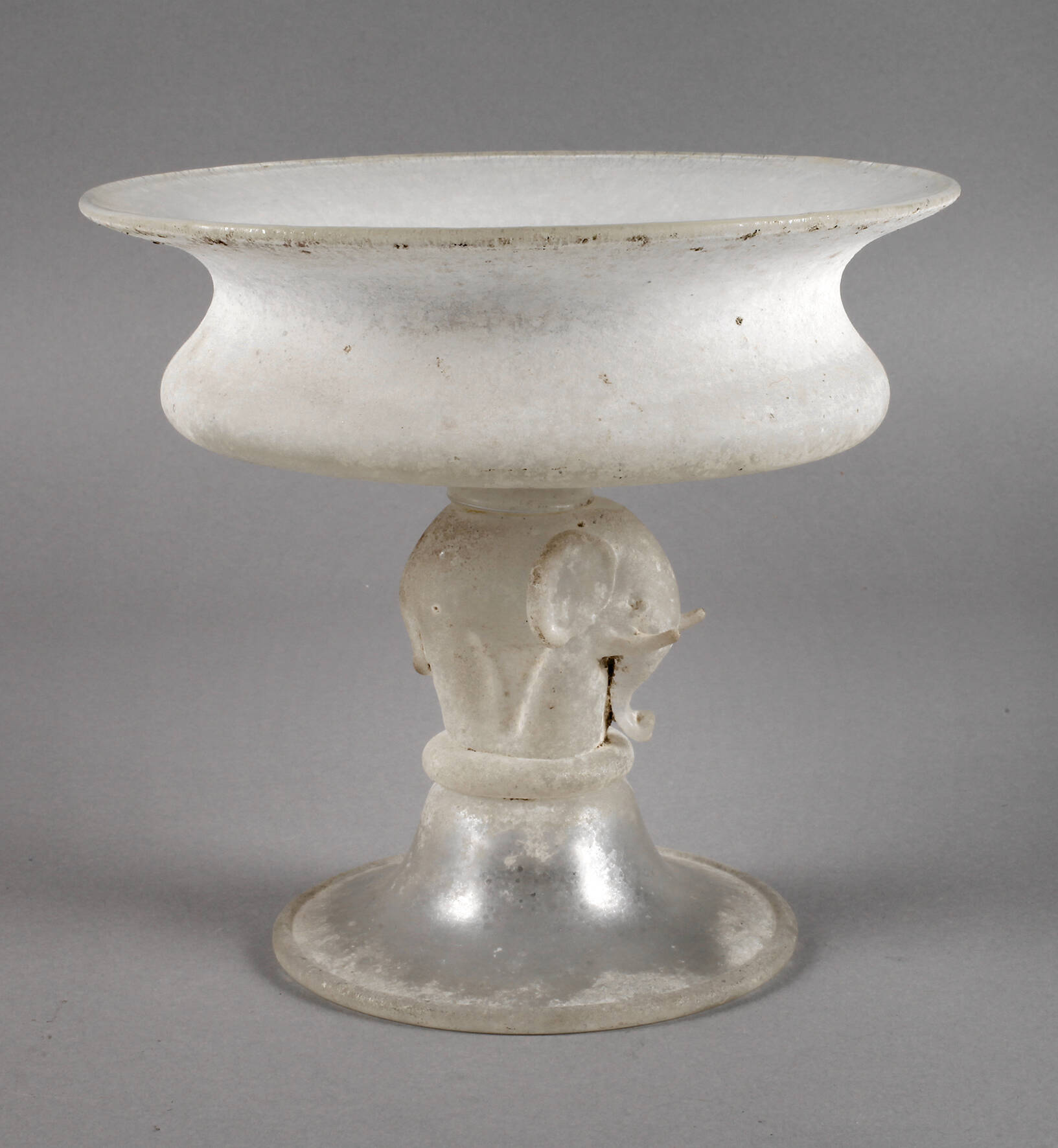 Große Aufsatzschale mit Elefant