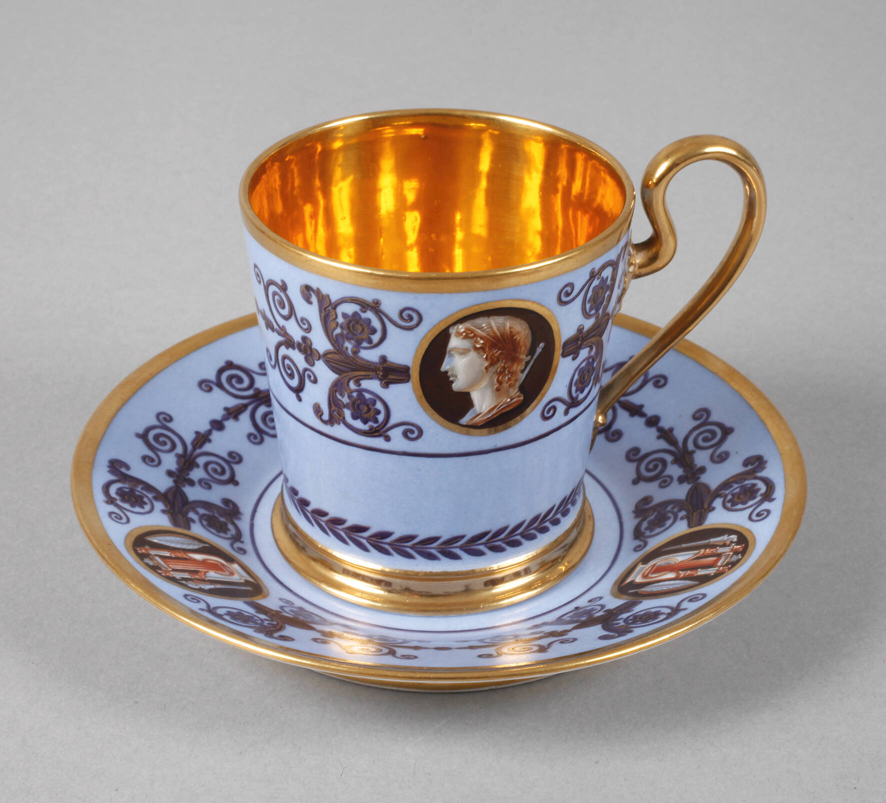 Sèvres Sammeltasse mit Arabeskenband