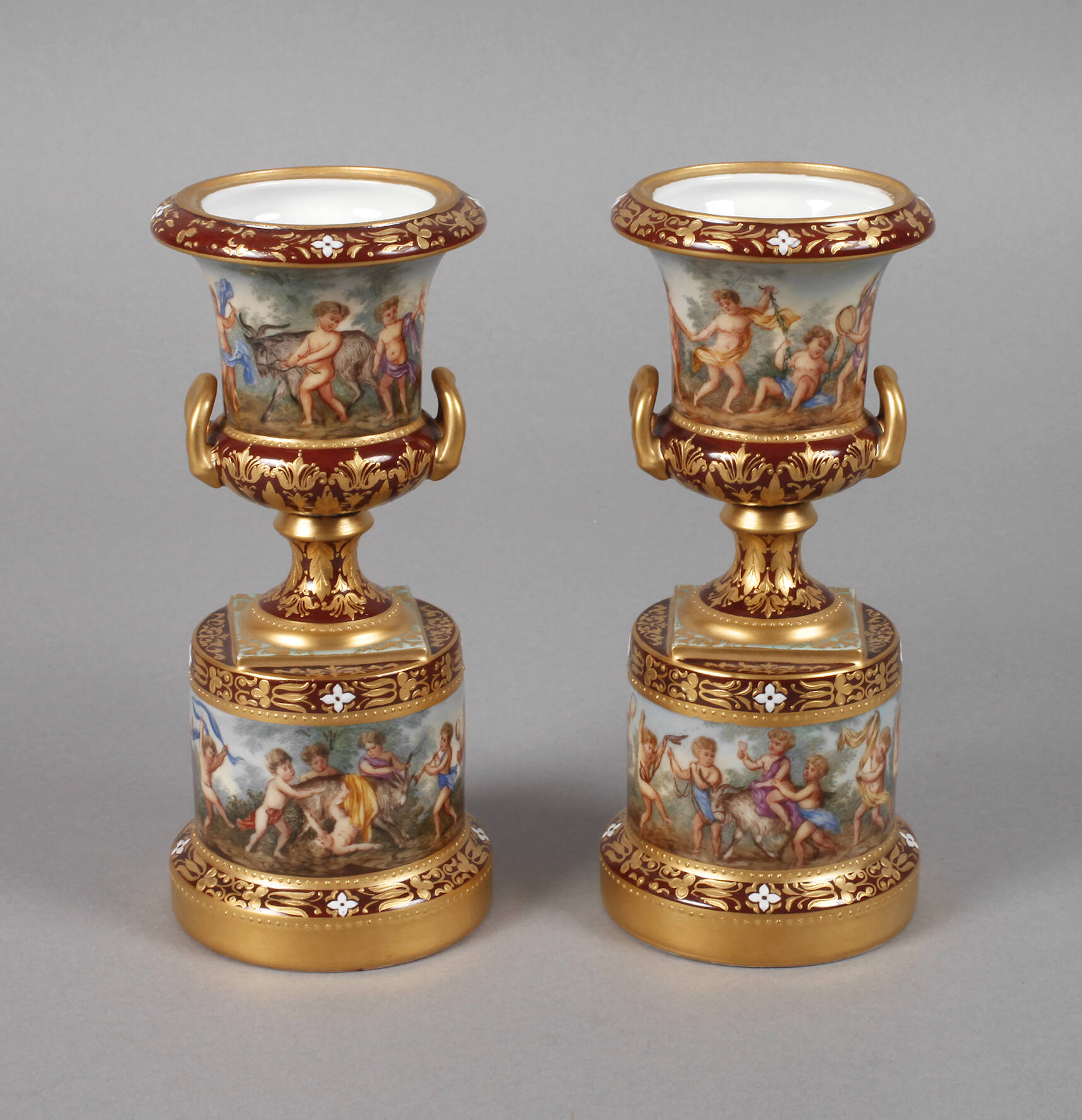 Wien Paar kleine Prunkvasen