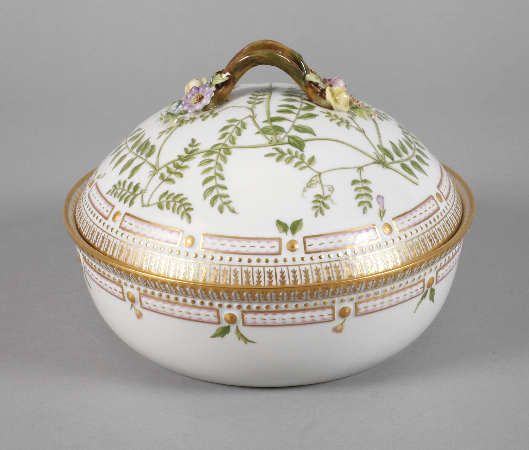 Royal Copenhagen Deckelschüssel "Flora Danica"