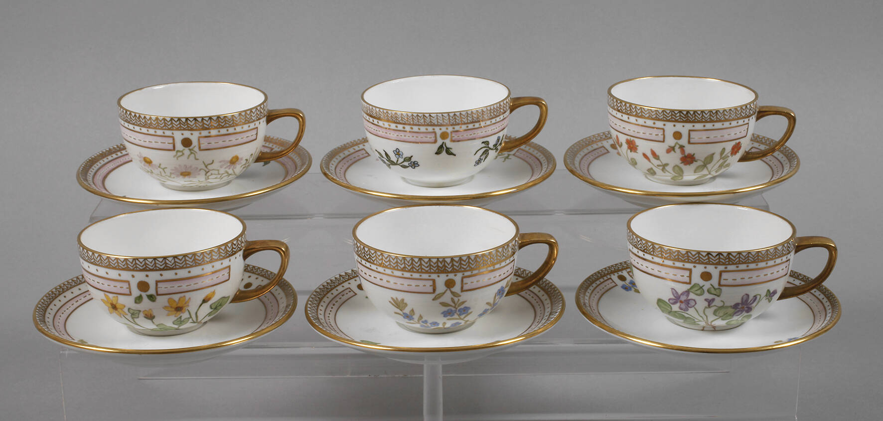 Royal Copenhagen sechs Teetassen im Flora Danica-Stil