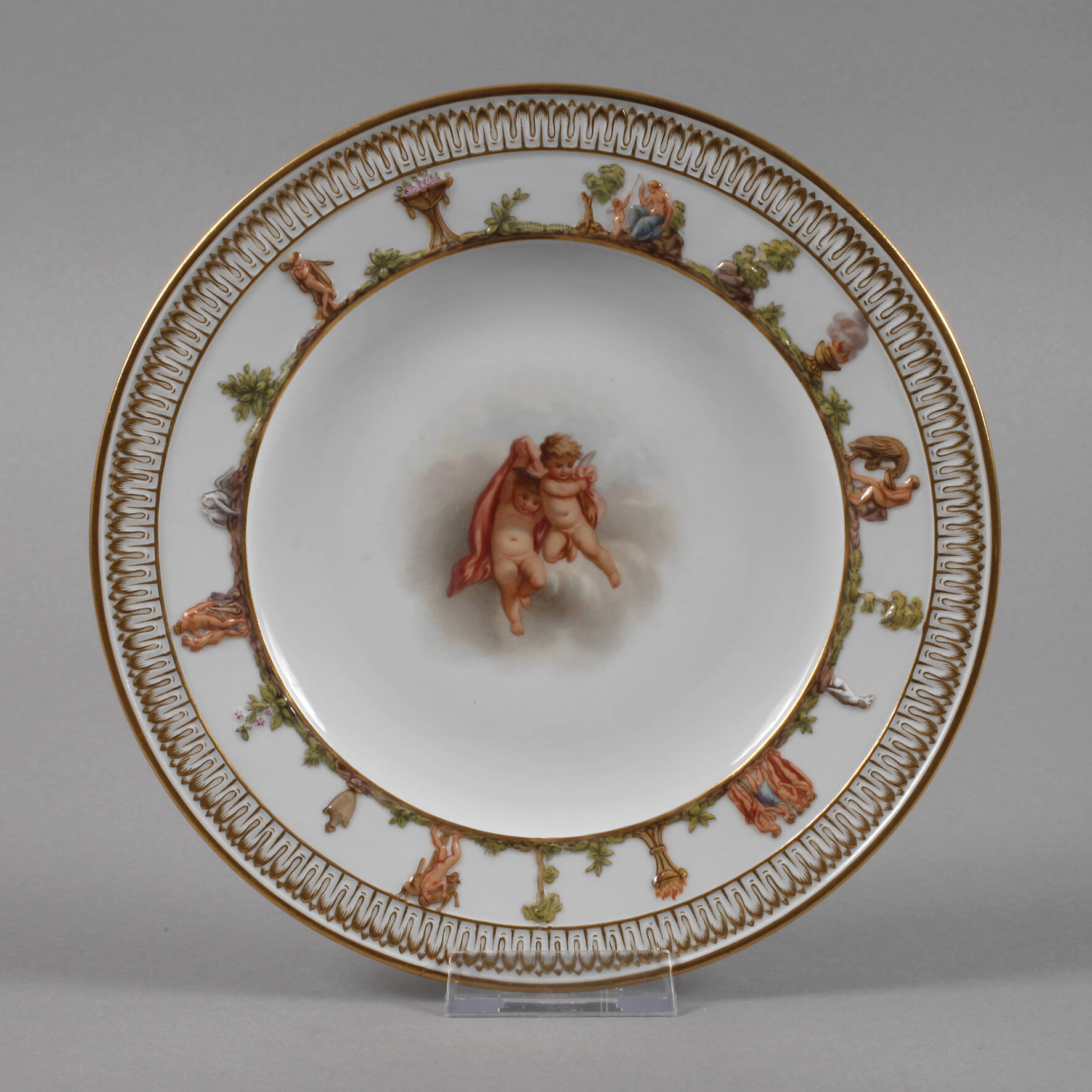 Meissen Prunkteller im Capodimonte-Stil