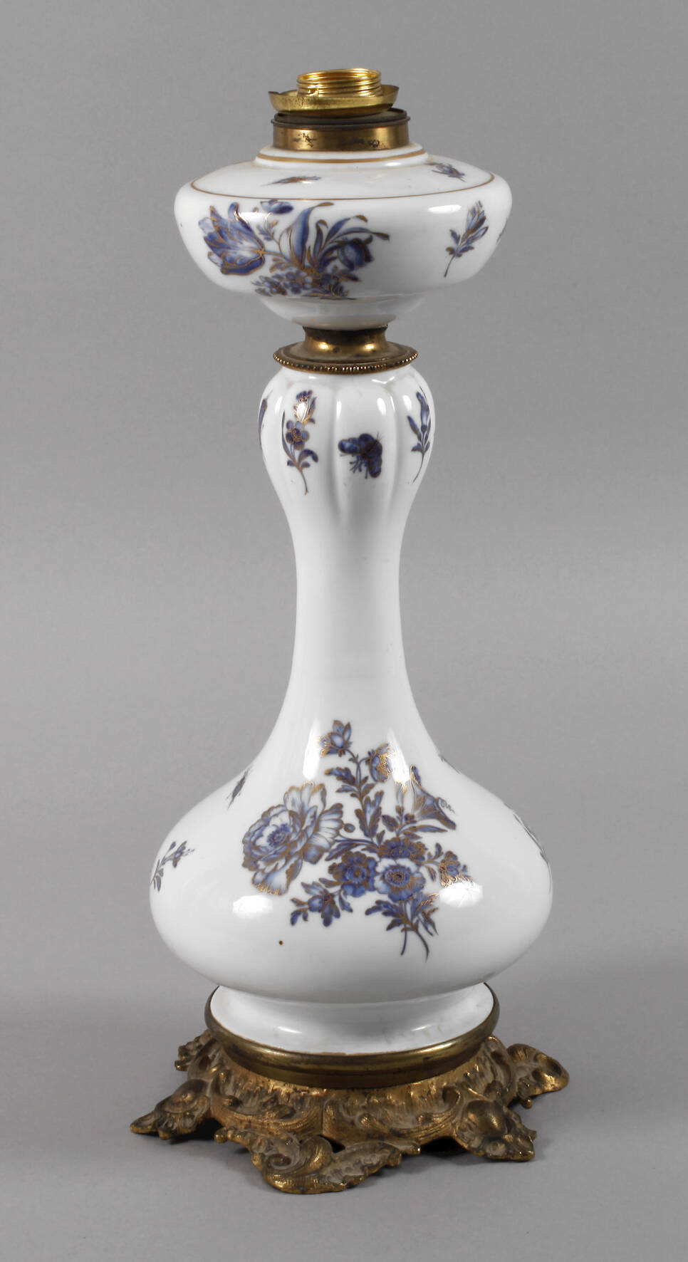 Meissen Petroleumlampe "Blaue Blume und Insekten"