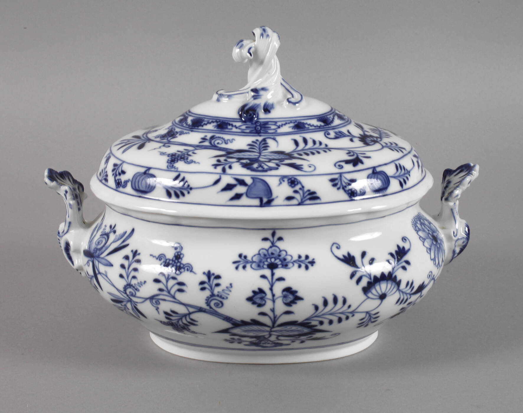 Meissen Deckelterrine Zwiebelmusterdekor