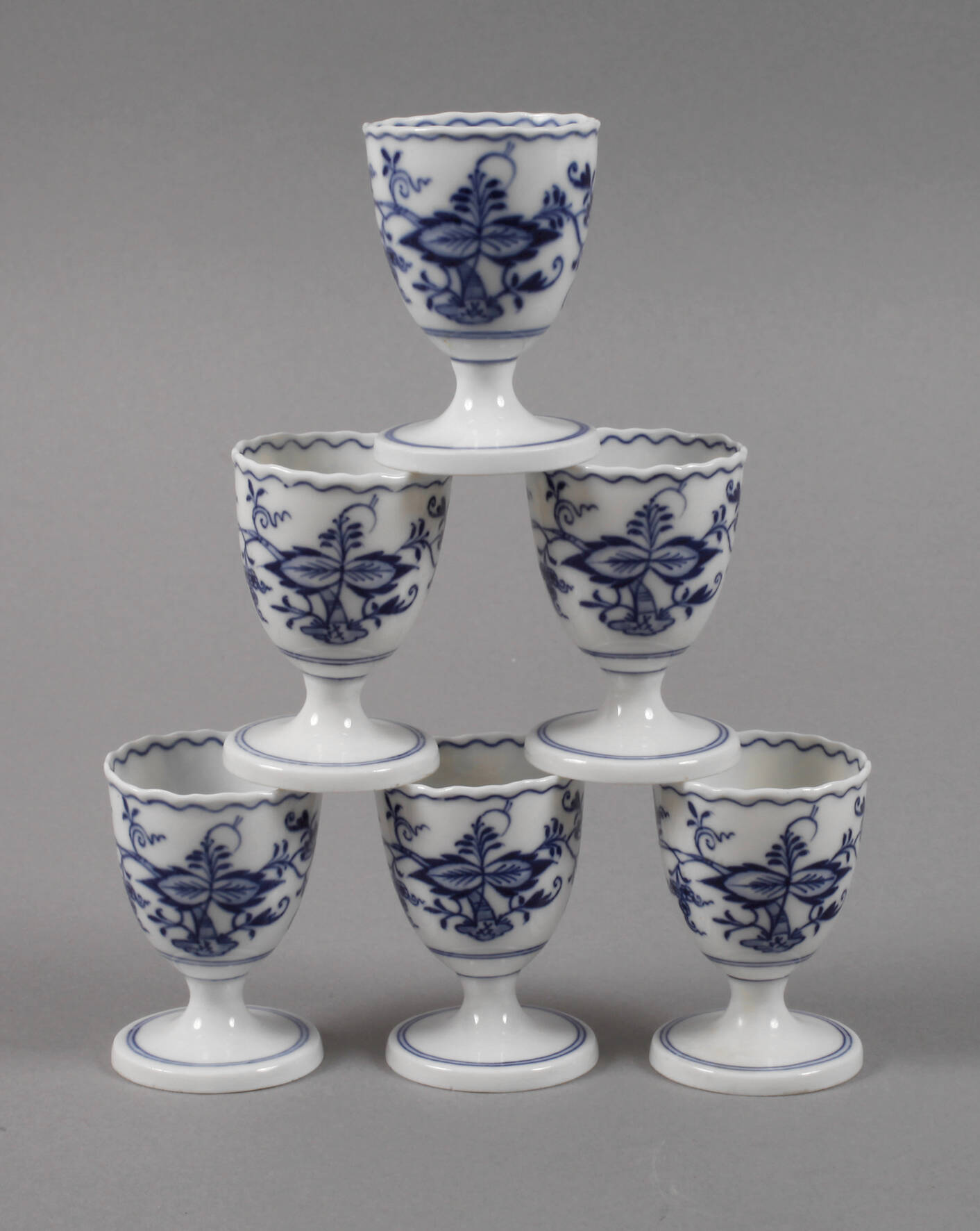 Meissen sechs Eierbecher Zwiebelmusterdekor