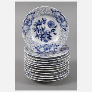 Meissen zwölf Durchbruchteller Zwiebelmusterdekor