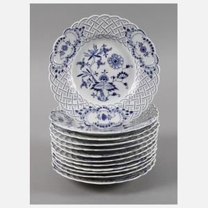 Meissen zwölf Durchbruchteller Zwiebelmusterdekor