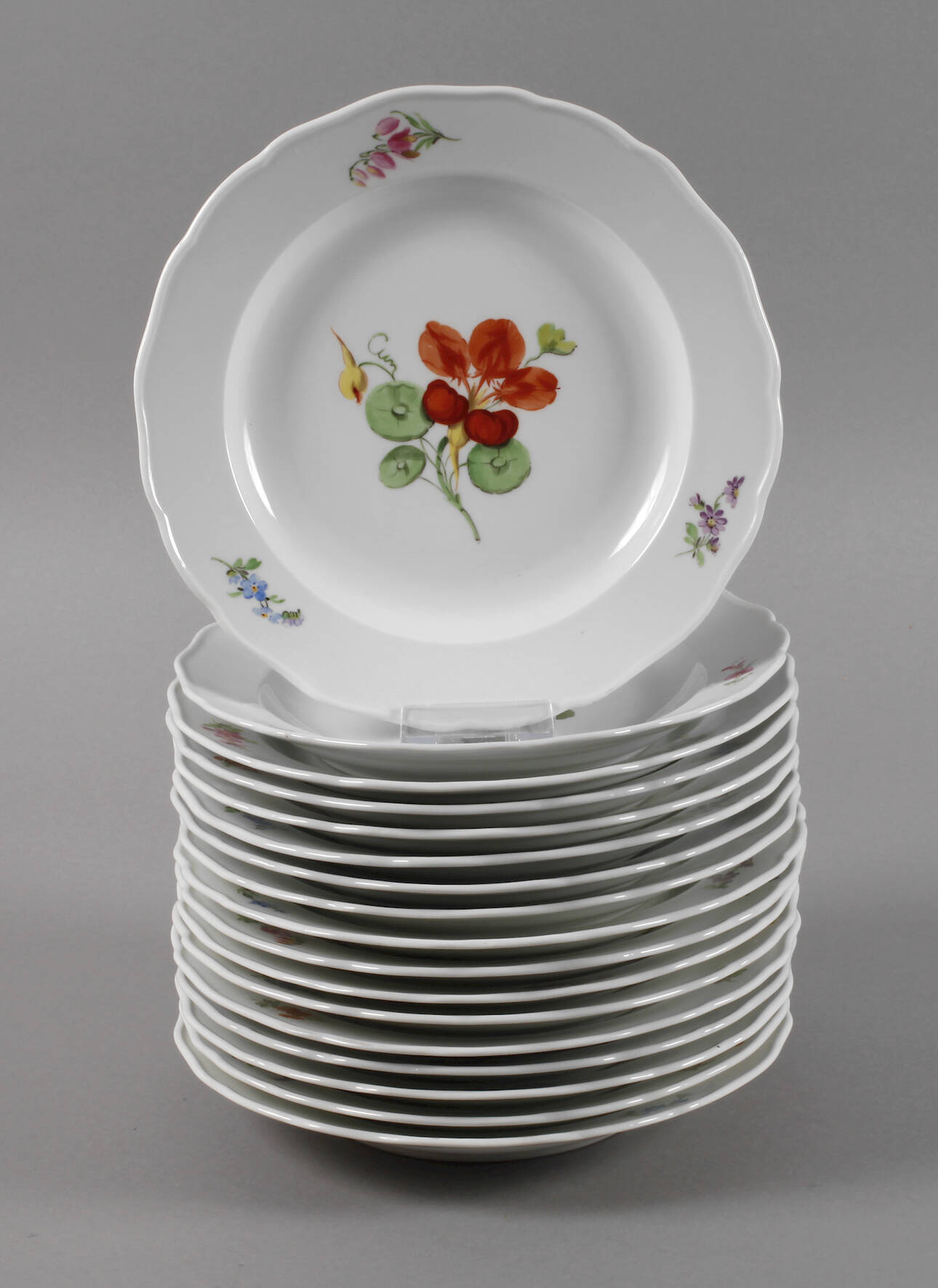 Meissen siebzehn Speiseteller "Blume 1"