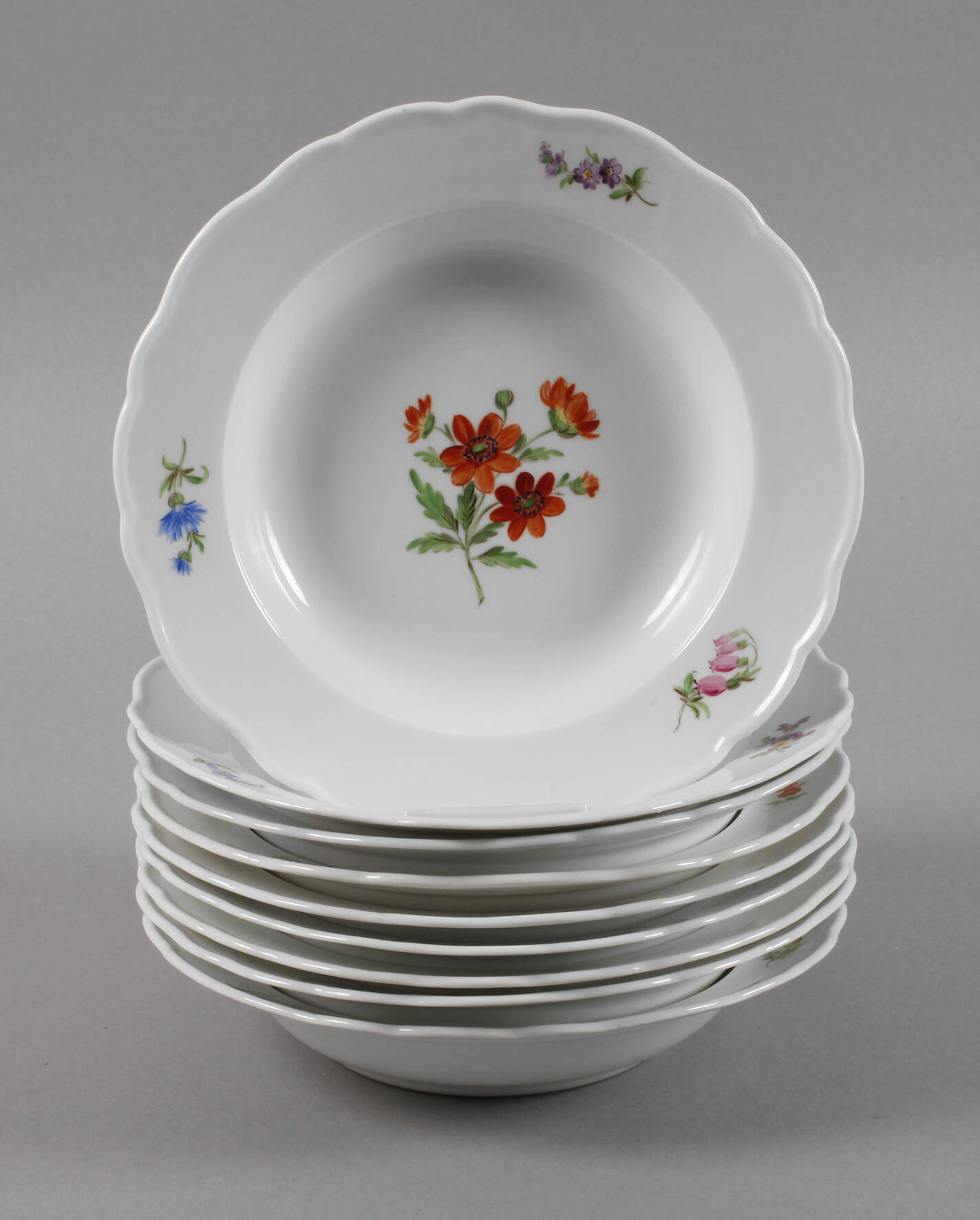 Meissen neun Suppenteller "Blume 1"