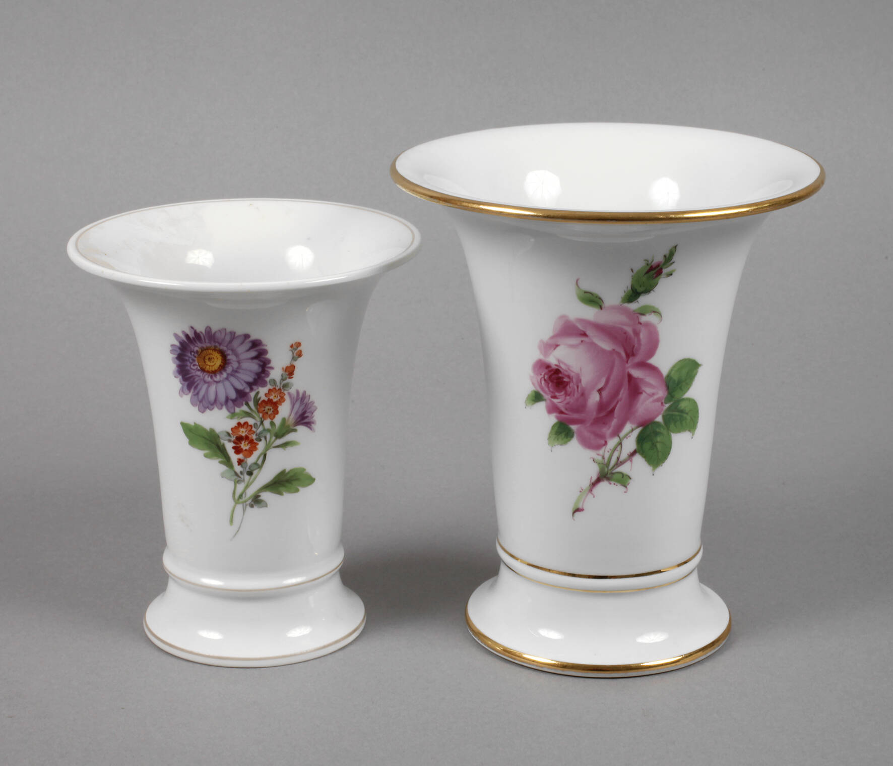 Meissen zwei Trichtervasen Blumenmalerei