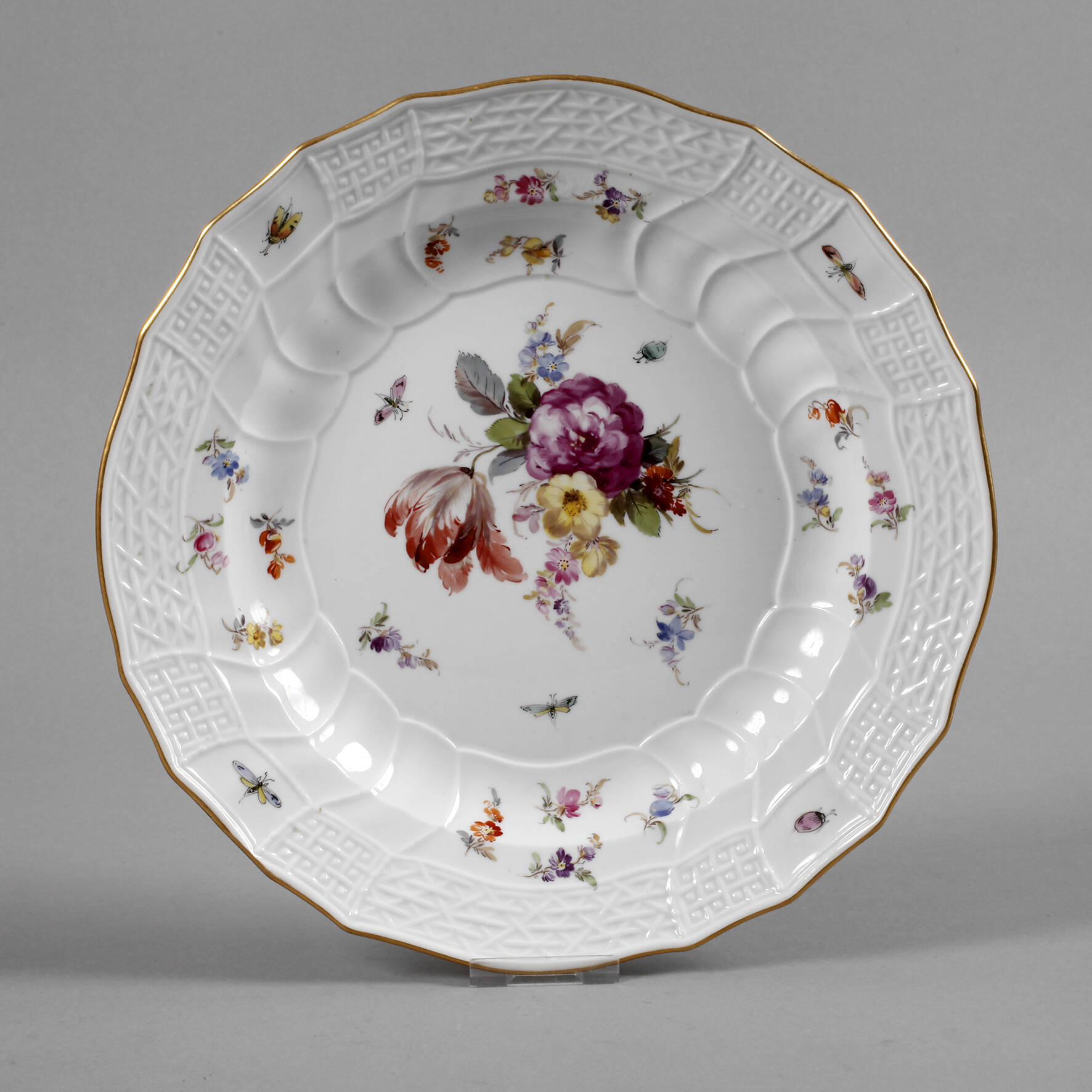 Meissen Speiseteller aus dem Service "Frühlingsblumen"