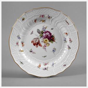Meissen Speiseteller aus dem Service "Frühlingsblumen"