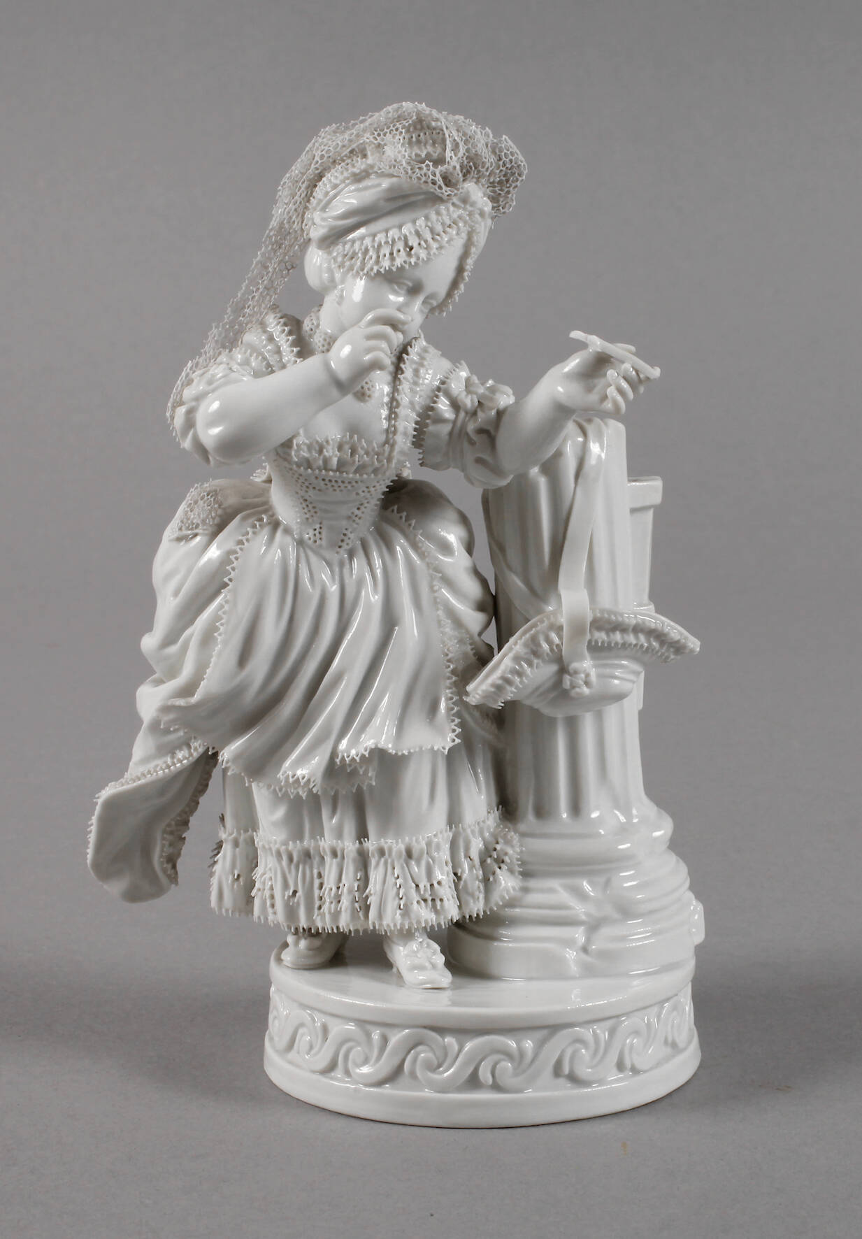 Meissen "Mädchen mit Pfeil"