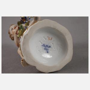 Meissen "Knabe mit Blütengirlande auf Postament"