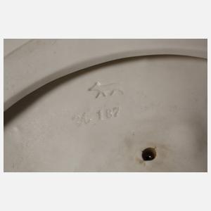 Schwarzburger Werkstätten "Dame mit Strumpfband"