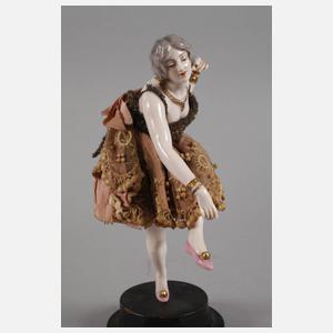 Tänzerin mit Stoffkleidung