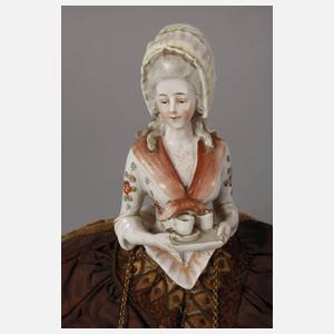 Große Teepuppe als Schokoladenmädchen